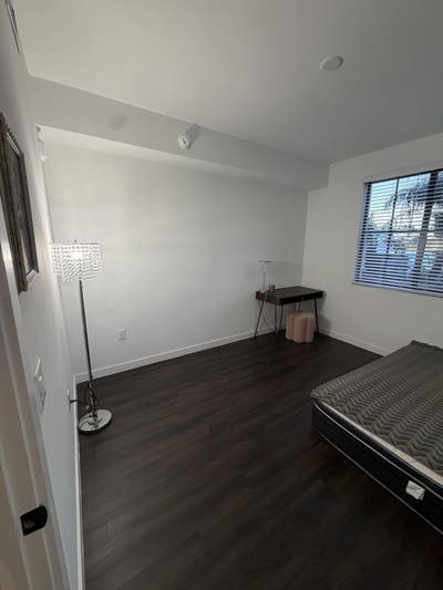 Hollywood Room for rent !  Main Photo