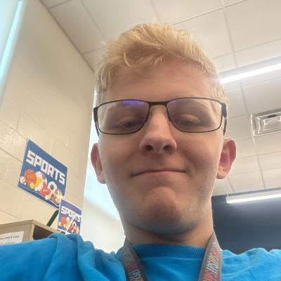 19 year old Male seeks a large room Main Photo