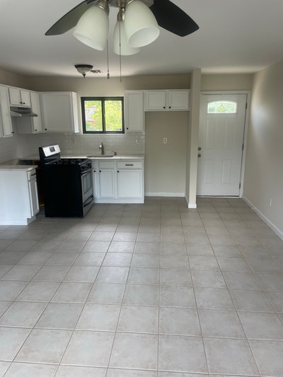 HugunoET1 Bedroom 1 Bath :  Main Photo