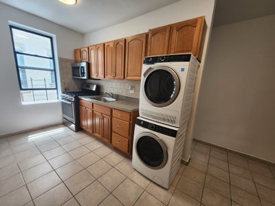 Room in All Female Apartment-W/D Main Photo