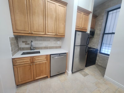 3Bed/2Bath Apartment with Washer/Dryer Main Photo