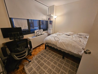 Midtown room for rent, full or part time Main Photo