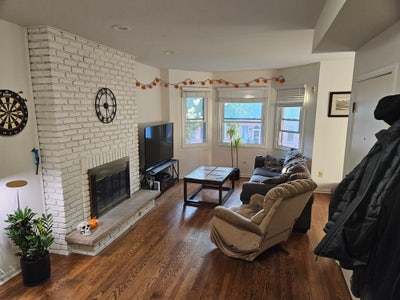 Room available in Lakeview (1 roomate) Main Photo