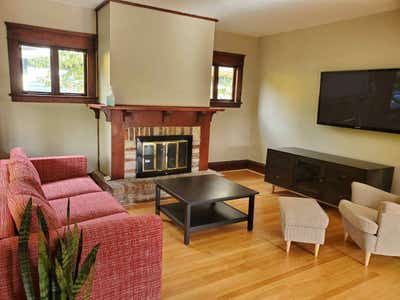 Spacious Ground Floor Room in 3BR House, Fits King Main Photo