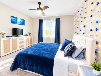 Private Furnished Queen Bedroom for Rent – Female  Main Photo