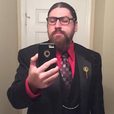 Professional Male seeks a small or large room Main Photo