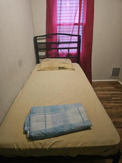 Room in a house, shared spaces. Main Photo