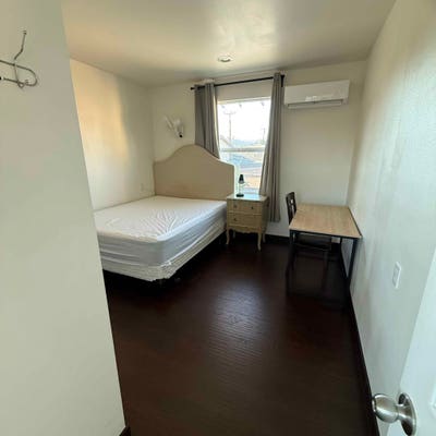 $1050  furnished room w private bathroom Main Photo