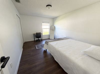 Move_In Ready Furnished Room | Utilities Included Main Photo