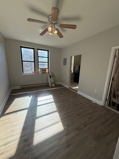 Beautiful STUDIO Apartment Now Available In East O Main Photo