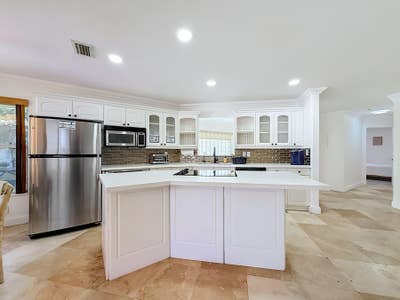 Furnished Hollywood Home  6 min to the Beach and B Main Photo