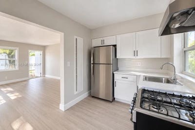 2707 Lincoln St # 20 | Chic 1BRBA Condo in Hollywo Main Photo