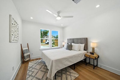 En-Suite Bathroom + Parking + Utilities Included  Main Photo