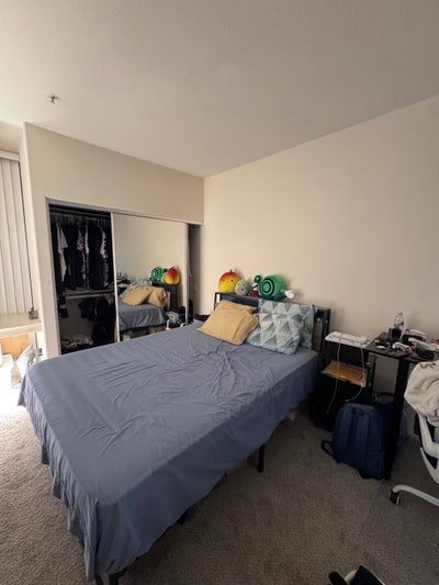 Koreatown private bedroom + private bathroom Main Photo