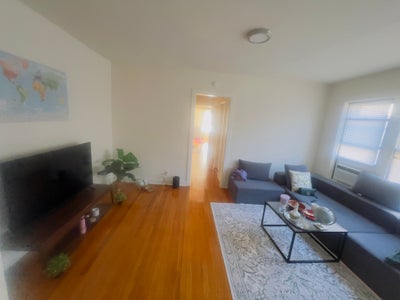 A small private room with closet  Main Photo