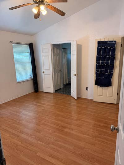 Big master bedroom for rent Main Photo