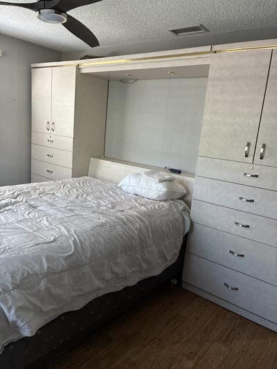 Furnished Large Room in Convenient S Sarasota $900 Main Photo