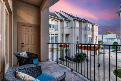 Lovely Rice Military 3br/3.5 Italianstyle townhome Main Photo