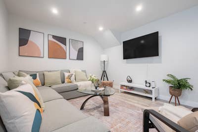 Luxury NoHo Room - All Bills Paid - Women Only Main Photo