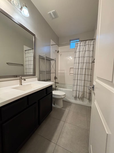 Room Available for Immediate Move-In! Main Photo