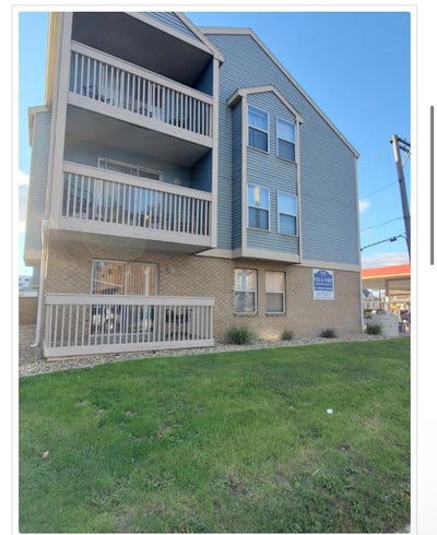 Subleasing 1 bedroom of a 3bed/1bath Champaign IL Main Photo