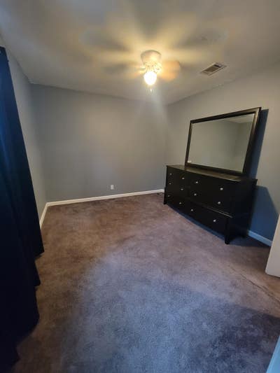 Room for rent in a 4dr house Main Photo