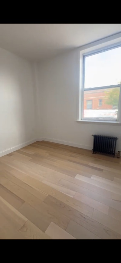 Quiet Room in Sun-Bathed Apt.  Main Photo