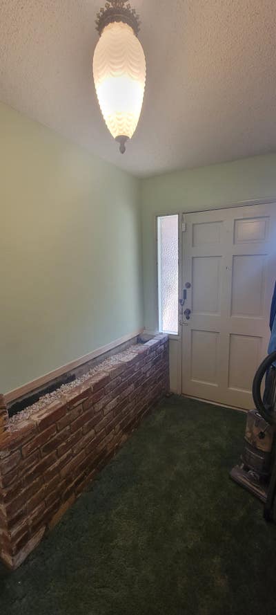 300 sq ft Room in 70's House  Main Photo