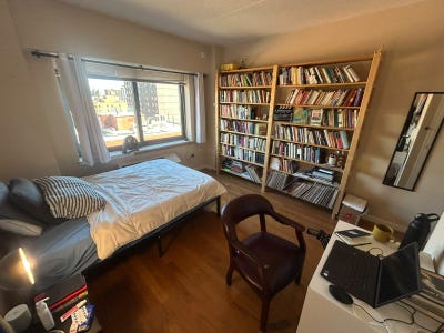 Spacious bedroom + private bathroom in NYC Main Photo