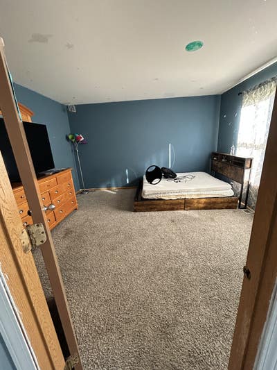 2 Rooms for Rent – Female Roommates – Shared Bath Main Photo