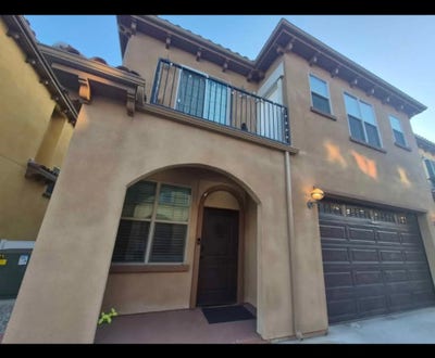 1 private bedroom, private garage and bathroom. Main Photo