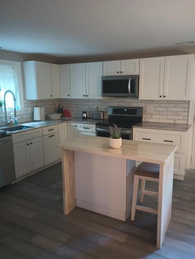Quit house close to gym,stores,commuter rail Main Photo