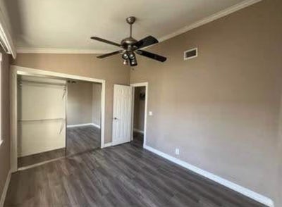 Room in W. Newport townhouse, 2 min walk to beach Main Photo