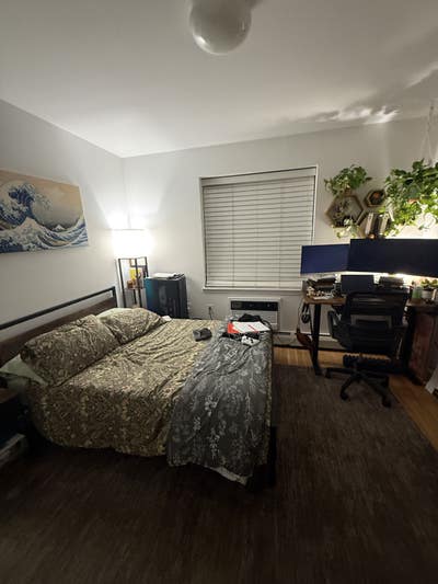 Bedroom available in Astoria, 5 min walk from 30th Main Photo