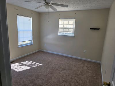 Room in house for rent Main Photo