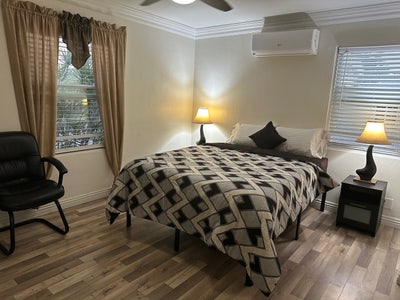 Room Rental In Emerald Hills, SD  Main Photo