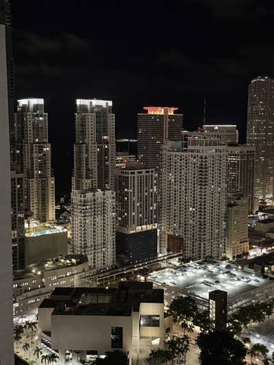 Room for rent Luxury building  Main Photo