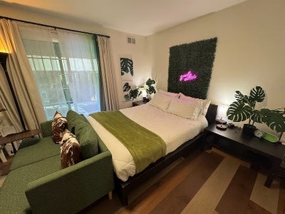 Private Furnished Suite w/ Ensuite & Own Entrance Main Photo