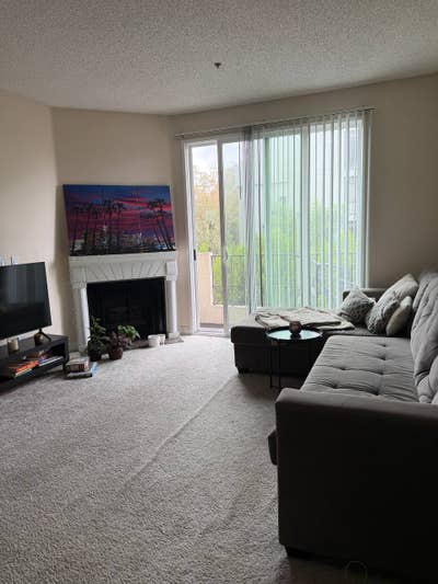 Bright Bedroom + Private Bathroom in Miracle Mile  Main Photo